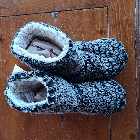 NWT, Live Oak Brand, Women's, slippers or bedroom shoes, Size Large, Charcoal. - Picture 7 of 10
